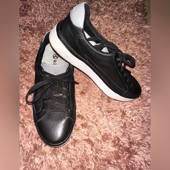 Kizik Black Leather slip on Sneakers M 6 W 7.5 comfort shoe casual athleisure - Picture 1 of 6